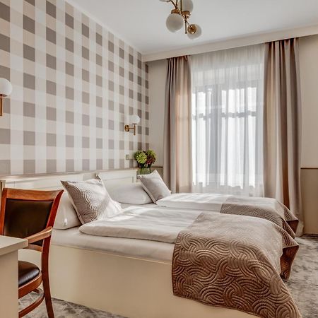 פודבראדי Hotel Golfi מראה חיצוני תמונה
