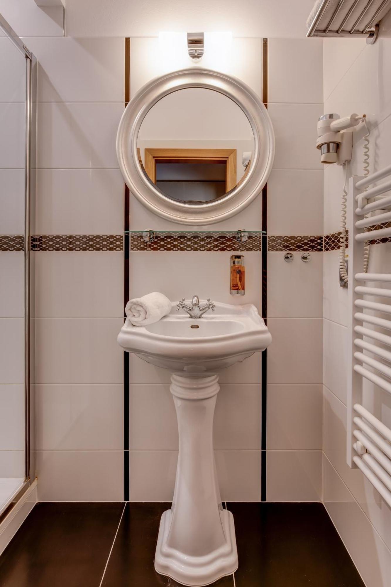 פודבראדי Hotel Golfi מראה חיצוני תמונה