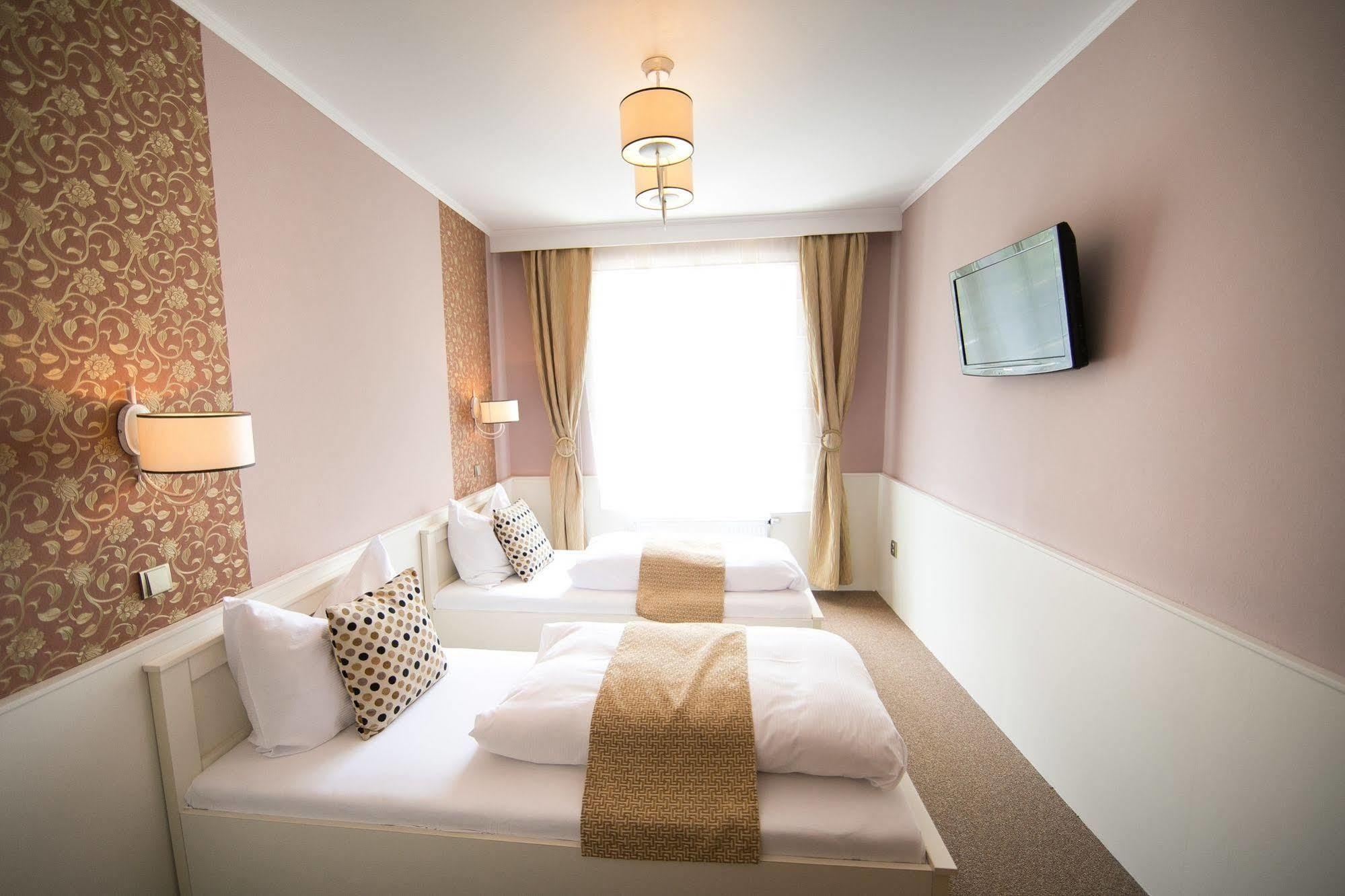 פודבראדי Hotel Golfi מראה חיצוני תמונה
