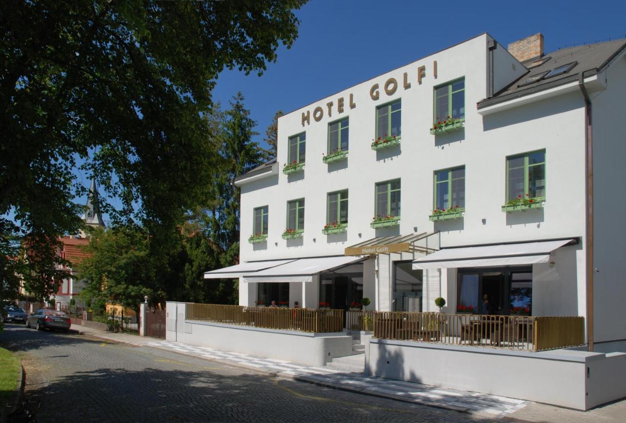פודבראדי Hotel Golfi מראה חיצוני תמונה